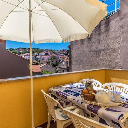 Tin 2 Appartement Vrbnik Buitenkant foto