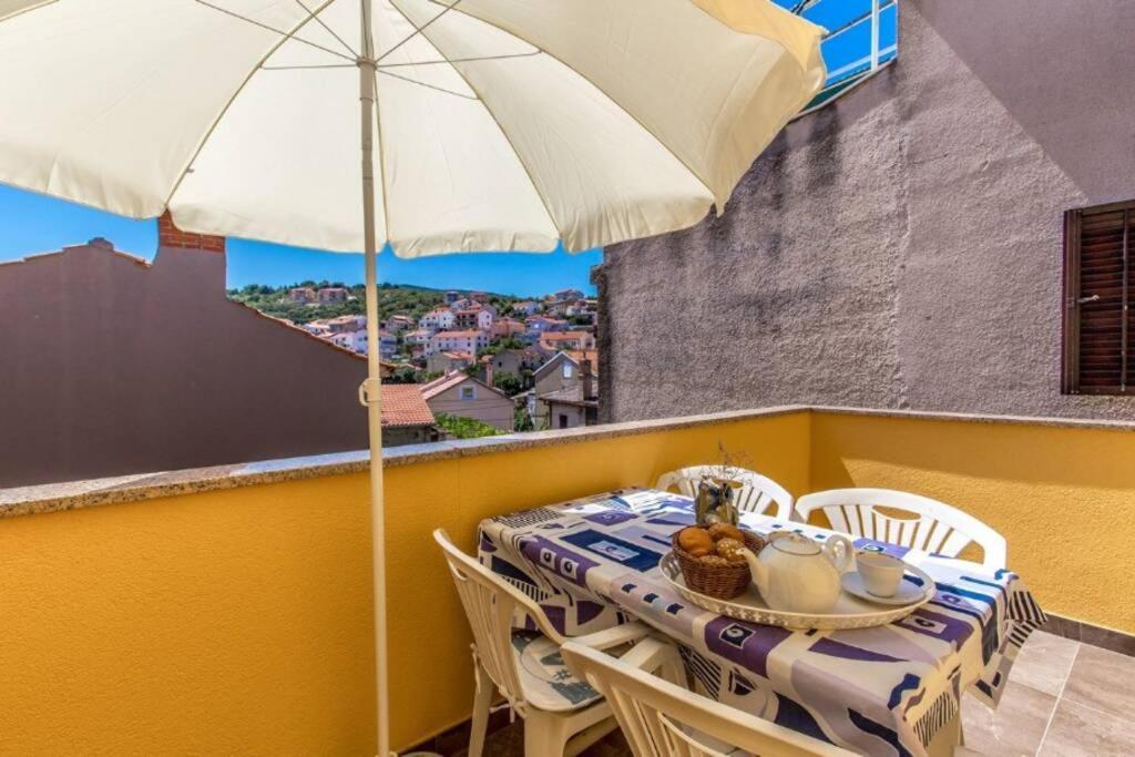 Tin 2 Appartement Vrbnik Buitenkant foto
