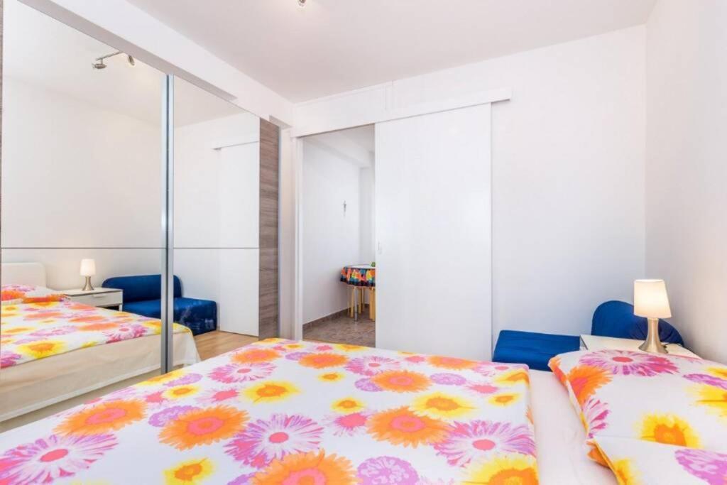 Tin 2 Appartement Vrbnik Buitenkant foto
