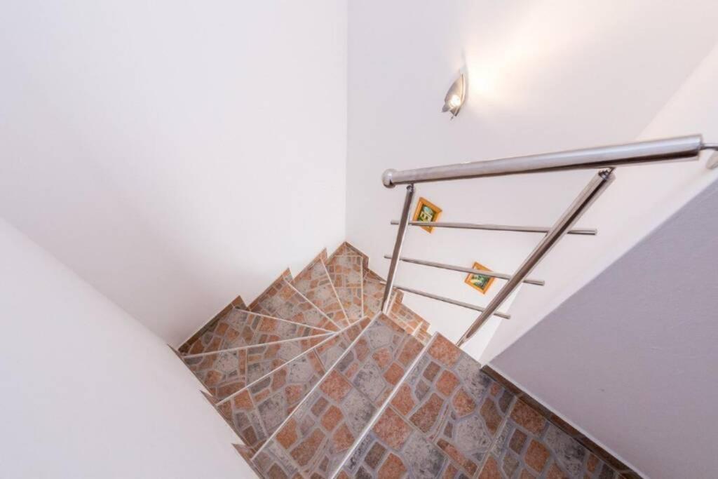 Tin 2 Appartement Vrbnik Buitenkant foto